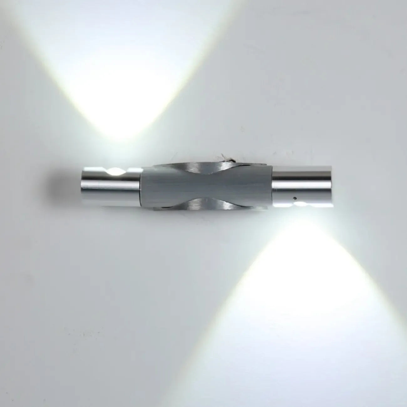 Applique murale triangulaire moderne argentée à LED pour la décoration intérieure