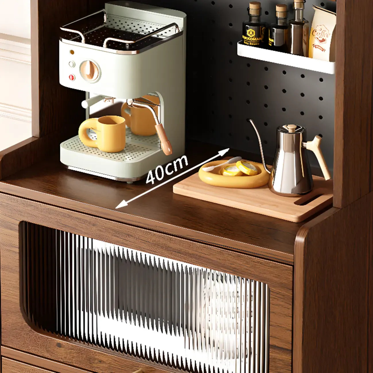 Buffet de rangement en bois de noyer avec panneaux perforés et portes en rotin