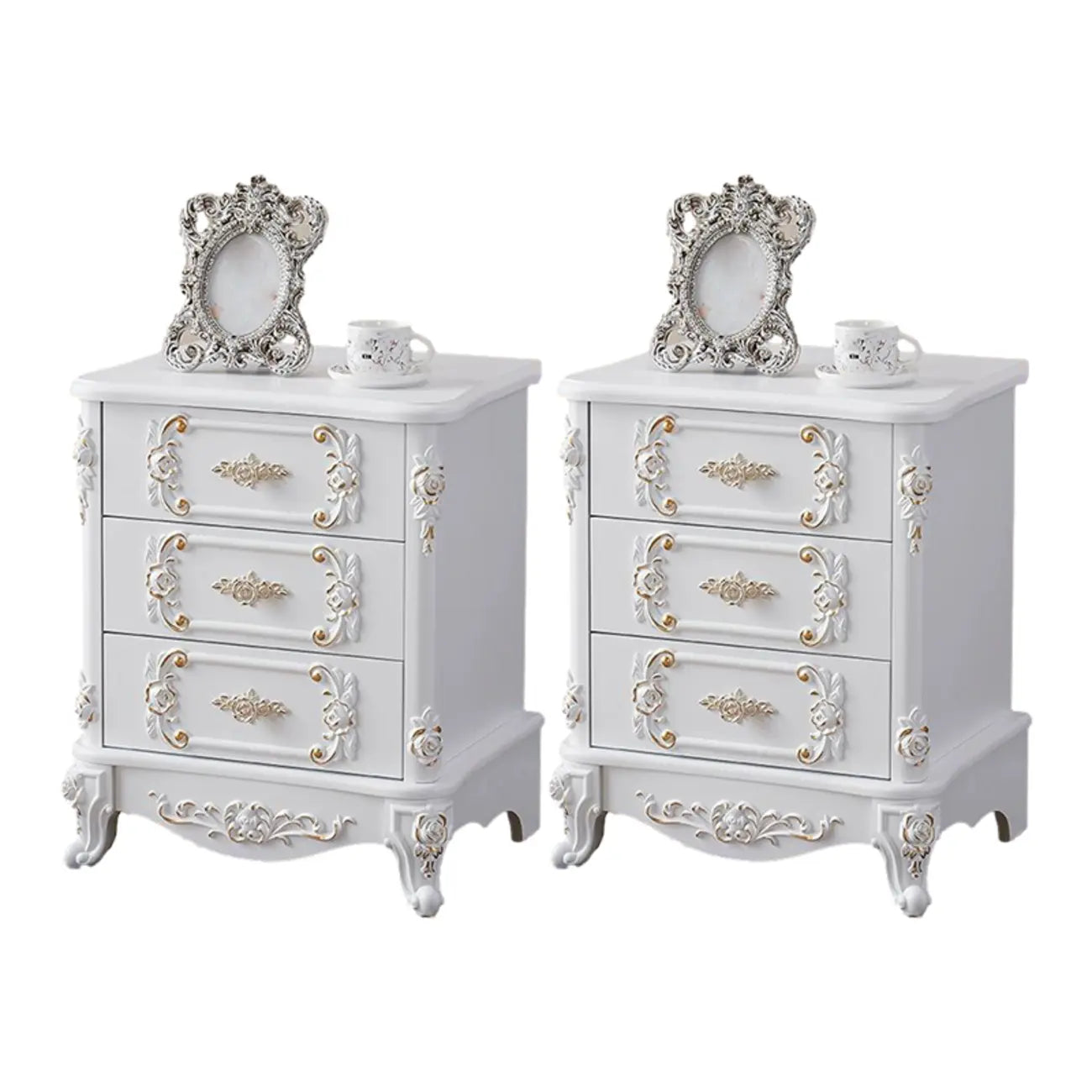 Table de chevet traditionnelle en bois blanc sculpté à 3 tiroirs