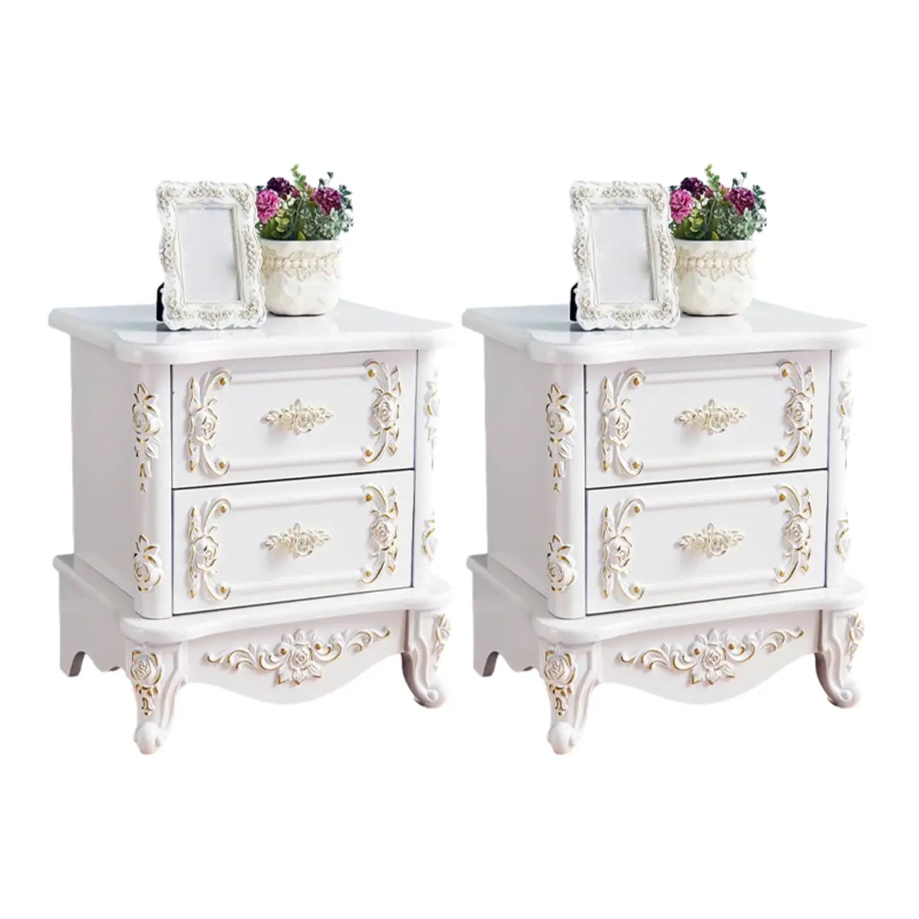 Table de chevet traditionnelle en bois blanc sculpté à 3 tiroirs