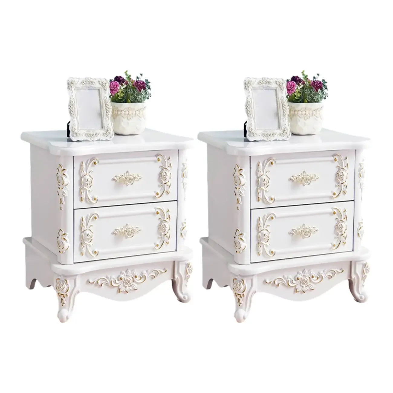 Table de chevet traditionnelle en bois blanc sculpté à 3 tiroirs