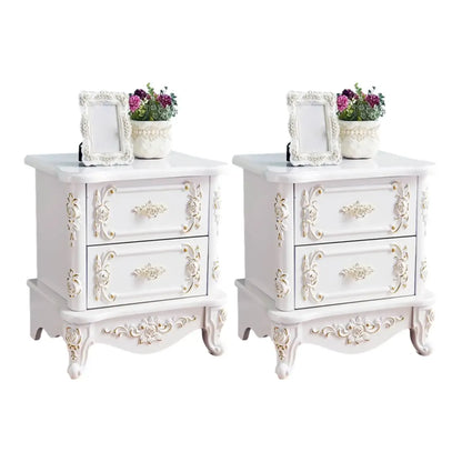 Table de chevet traditionnelle en bois blanc sculpté à 3 tiroirs