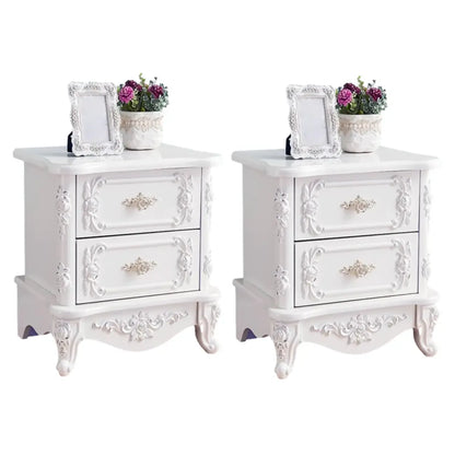 Table de chevet traditionnelle en bois blanc sculpté à 3 tiroirs