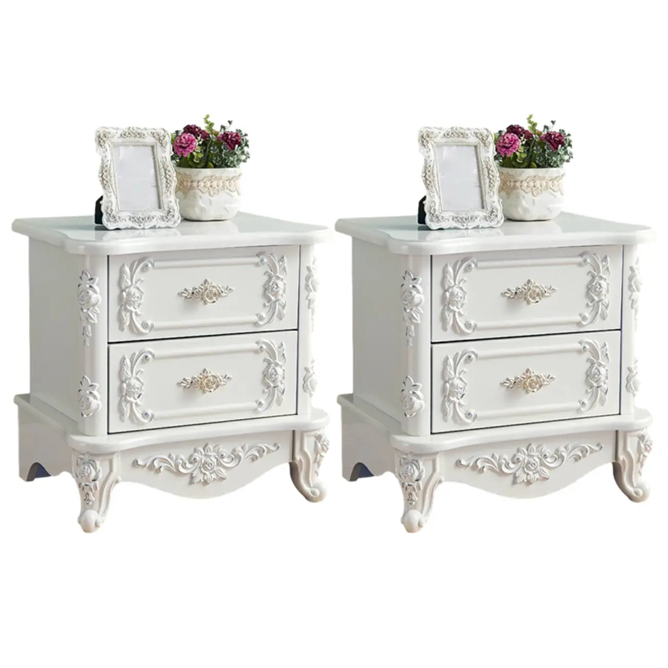 Table de chevet traditionnelle en bois blanc sculpté à 3 tiroirs