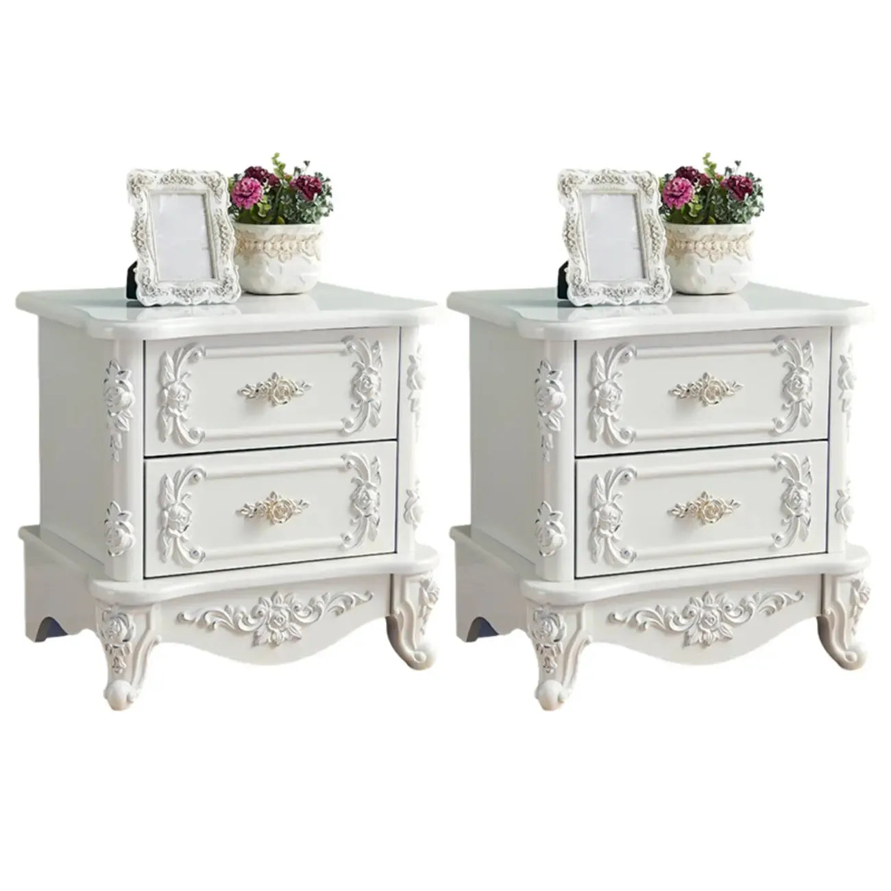 Table de chevet traditionnelle en bois blanc sculpté à 3 tiroirs