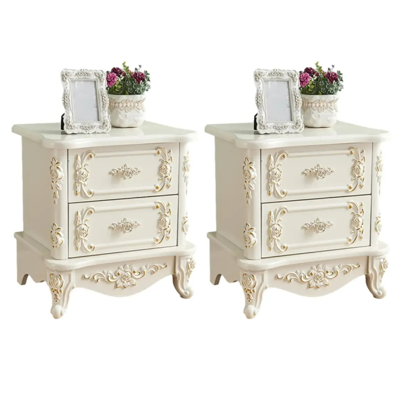 Table de chevet traditionnelle en bois blanc sculpté à 3 tiroirs