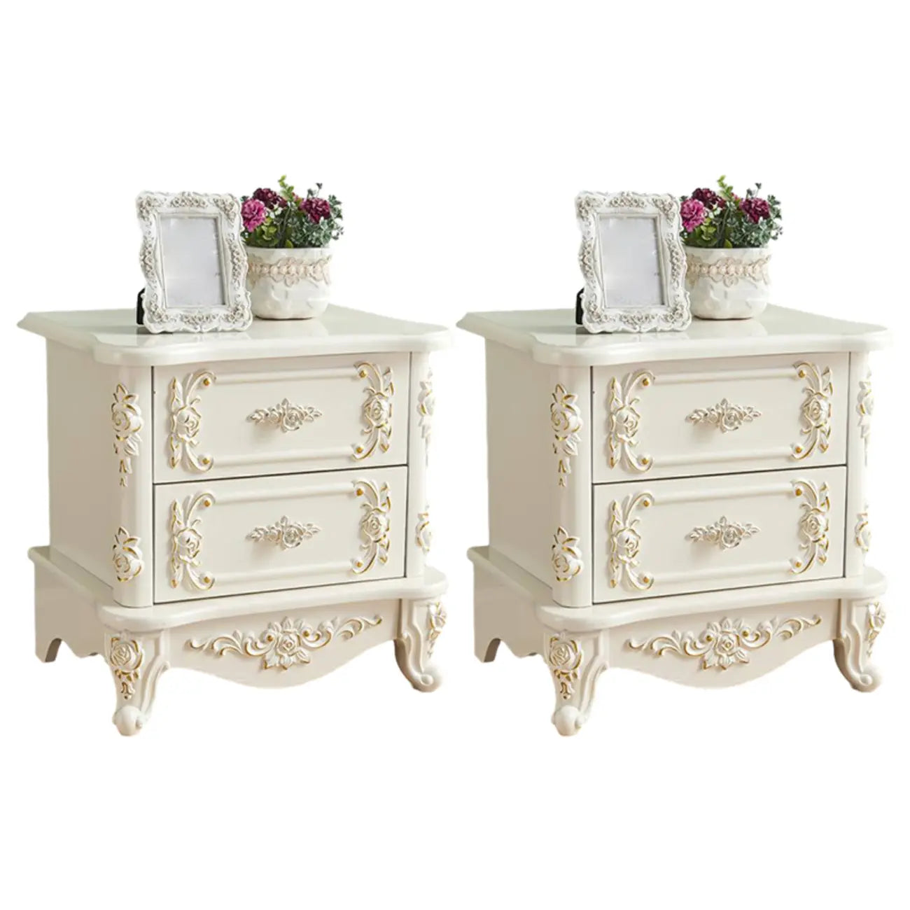 Table de chevet traditionnelle en bois blanc sculpté à 3 tiroirs