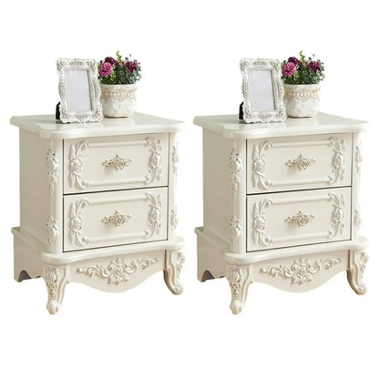 Table de chevet traditionnelle en bois blanc sculpté à 3 tiroirs