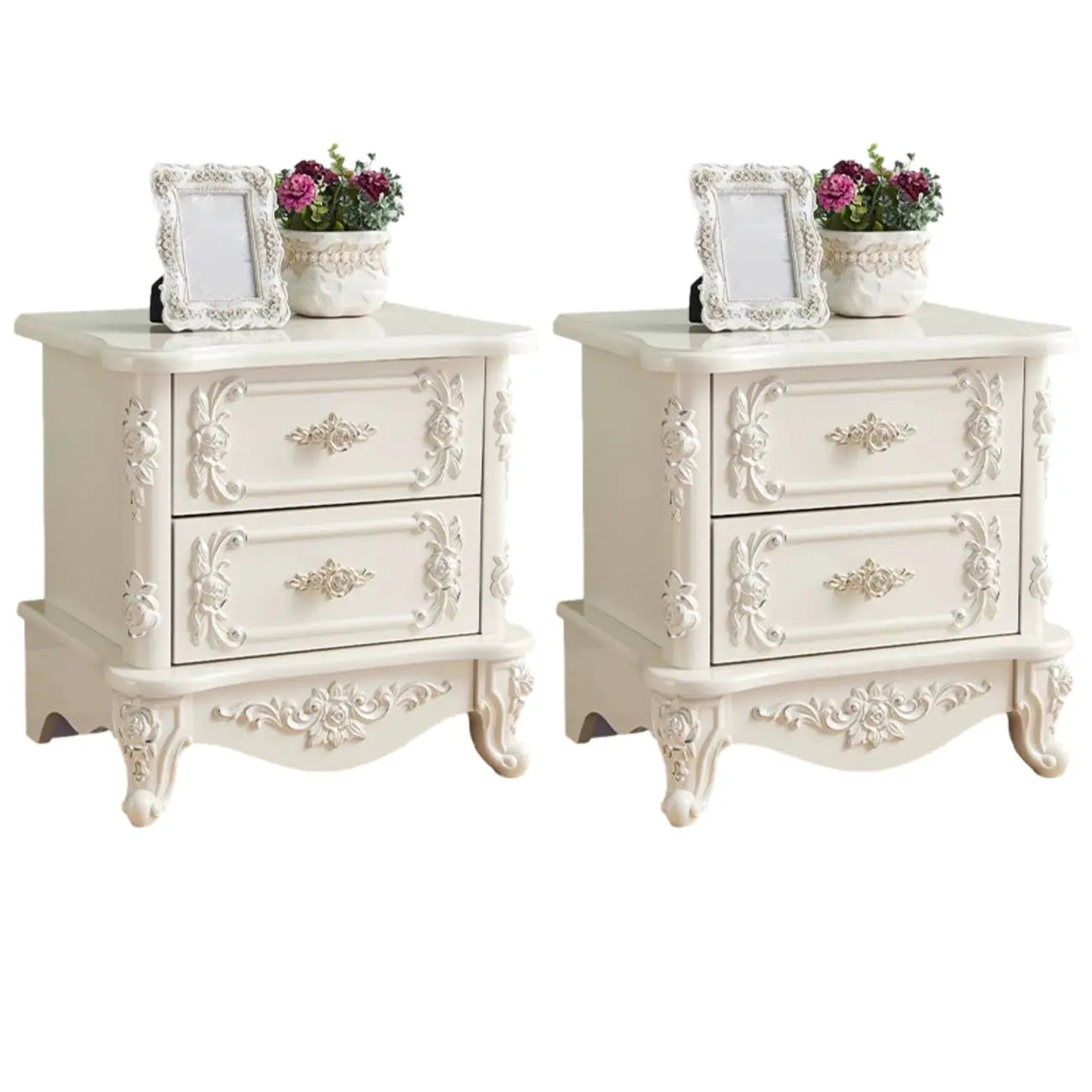 Table de chevet traditionnelle en bois blanc sculpté à 3 tiroirs