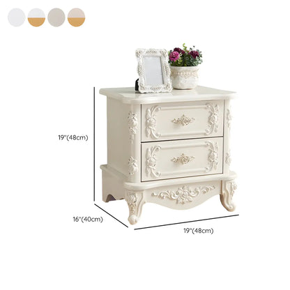 Table de chevet traditionnelle en bois blanc sculpté à 3 tiroirs