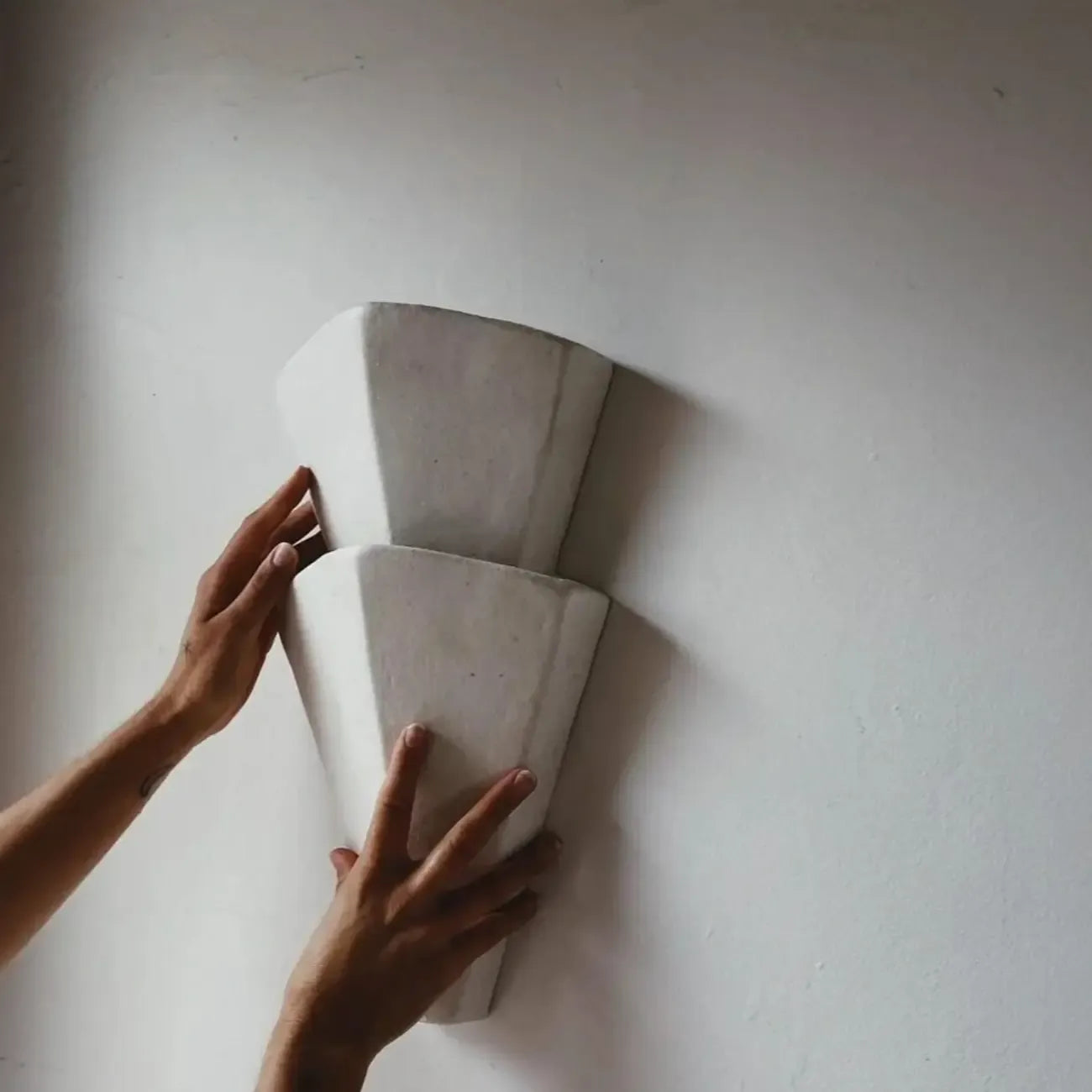 Applique murale moderne géométrique en métal blanc pour salon