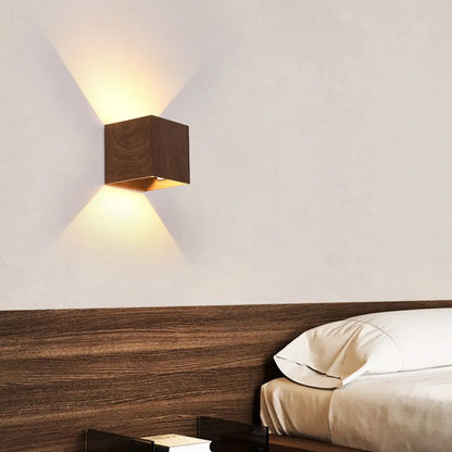 Applique murale géométrique en noyer à 2 lumières LED avec éclairage haut et bas