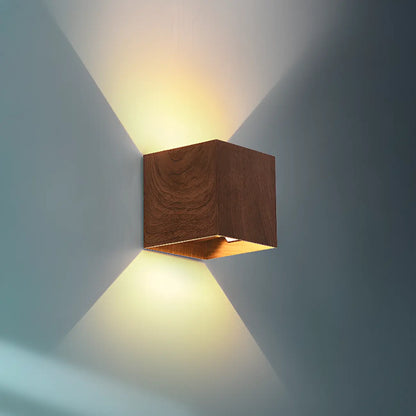 Applique murale géométrique en noyer à 2 lumières LED avec éclairage haut et bas