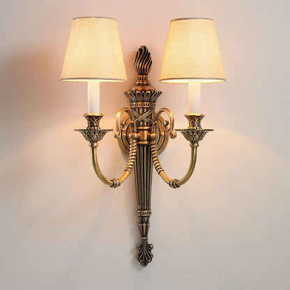 Applique murale géométrique vintage à double bras en laiton et tissu pour intérieur