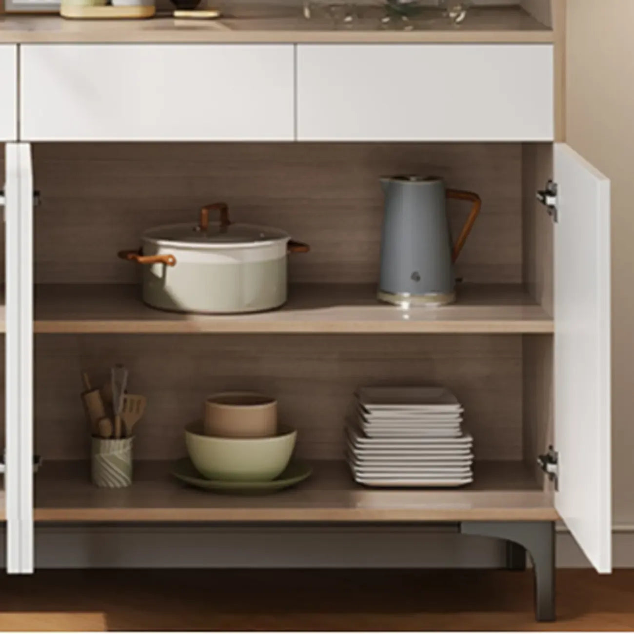 Grand buffet en bois avec portes vitrées et étagère supérieure