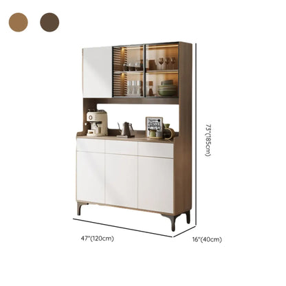 Grand buffet en bois avec portes vitrées et étagère supérieure