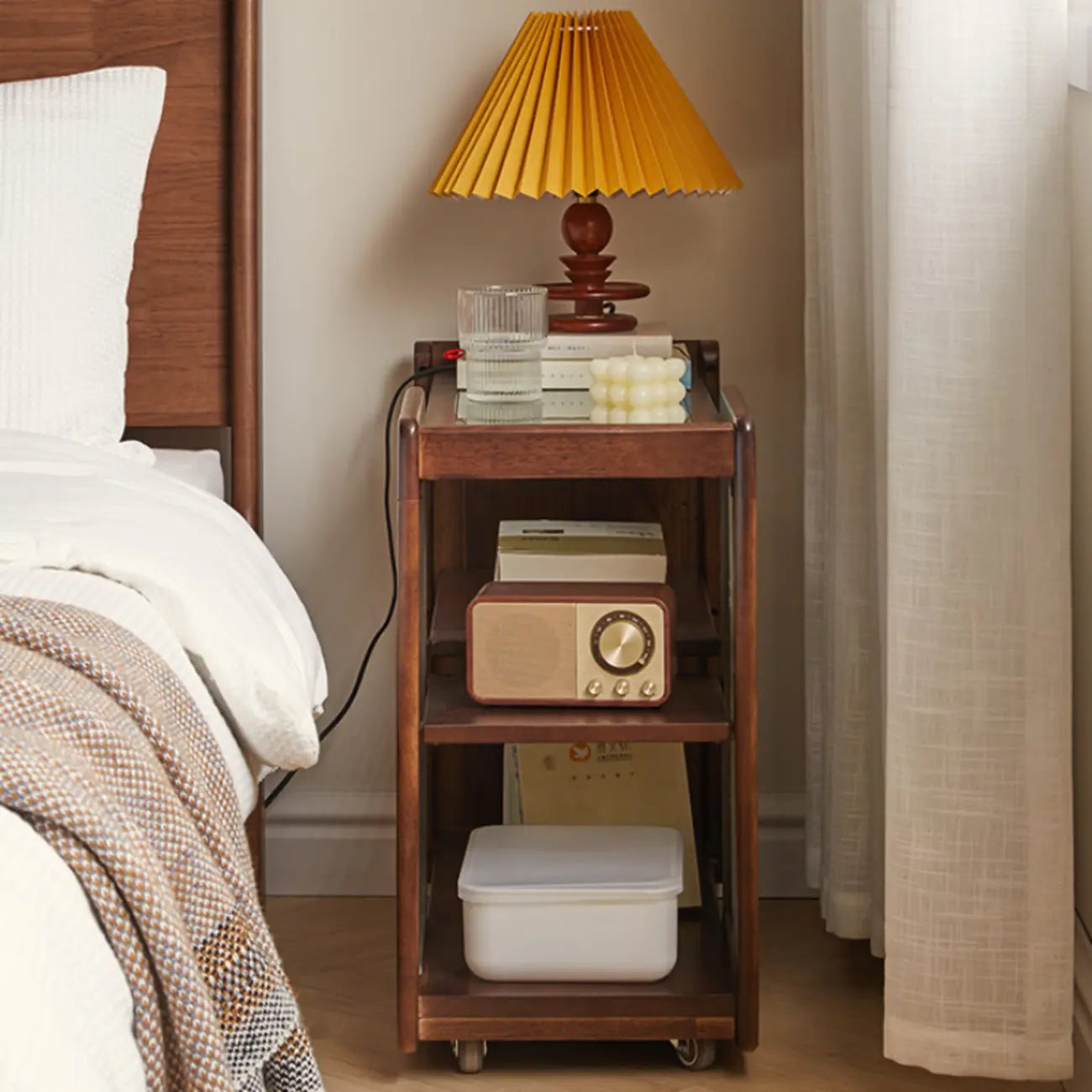 Table d'appoint pivotante rectangulaire vintage en bois avec plateau en verre