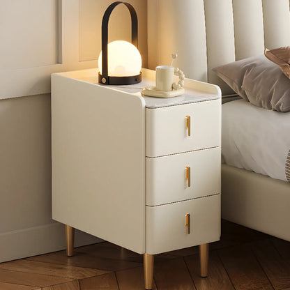 Table de chevet glamour en bois crème avec plateau en marbre et 3 tiroirs