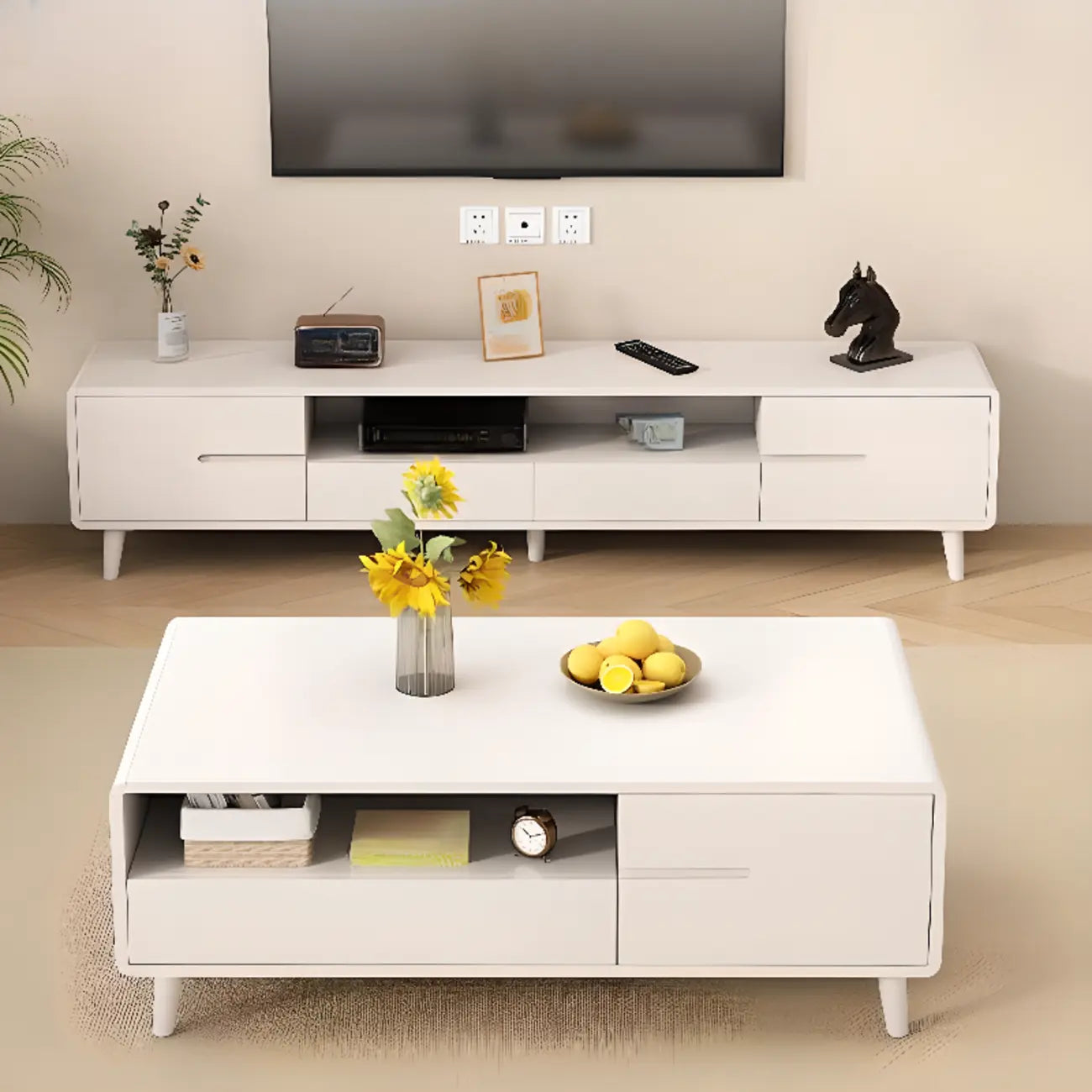 Meuble TV moderne en bois blanc avec tiroirs et placards