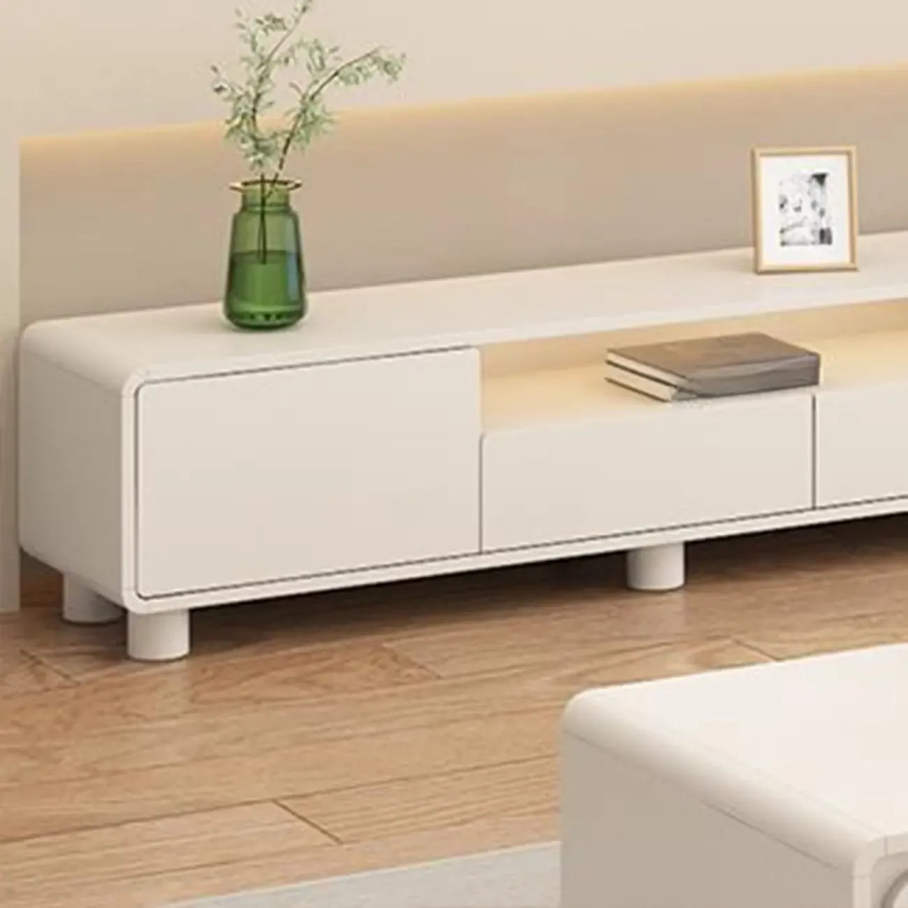 Meuble TV moderne en bois blanc avec tiroirs et placards