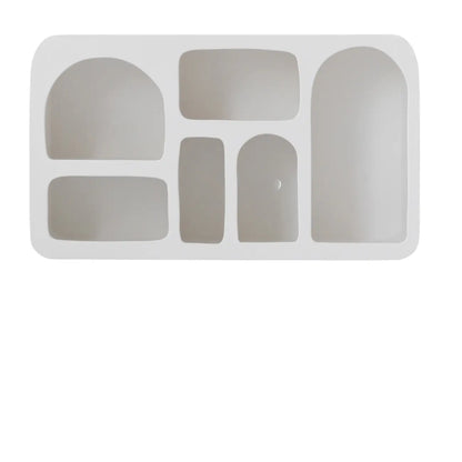 vaisselier de salle à manger en bois blanc avec étagères