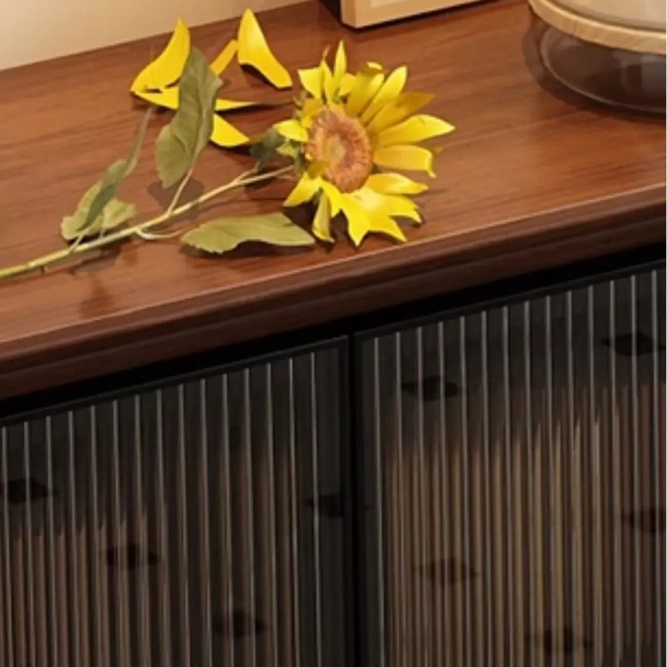 Buffet décontracté en bois couleur expresso avec tiroirs