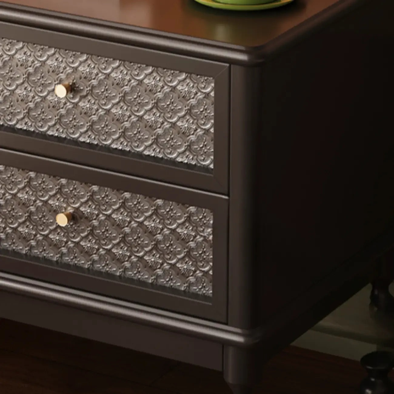 Table de chevet vintage en bois massif avec tiroirs et finition à motifs