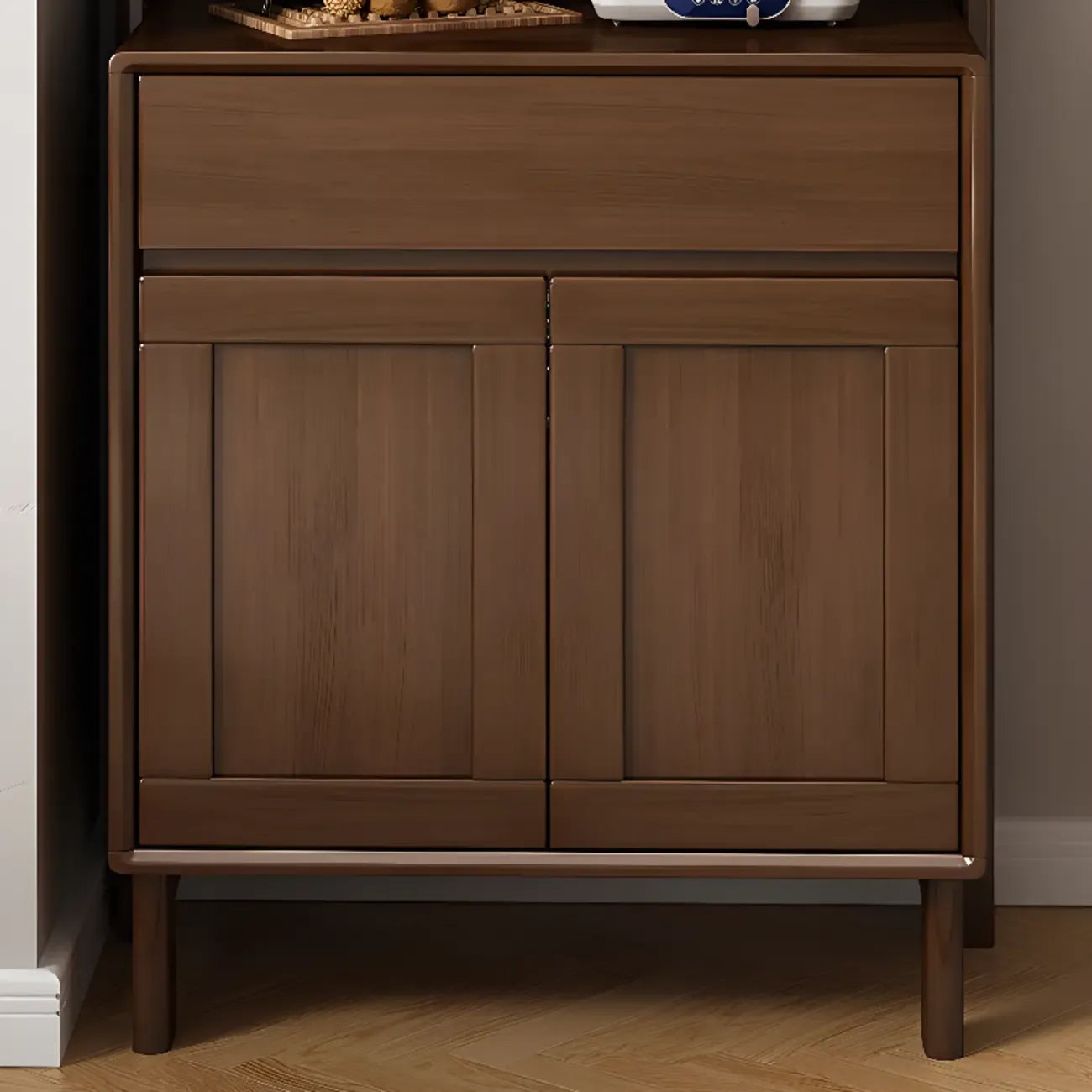 Buffet nordique multifonctionnel en bois naturel avec étagère