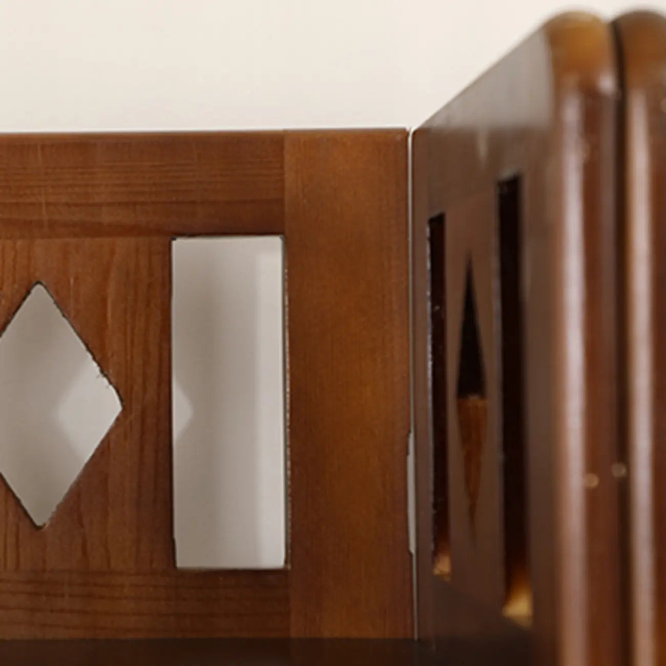 Casier à vin autoportant en pin avec étagère porte-verres