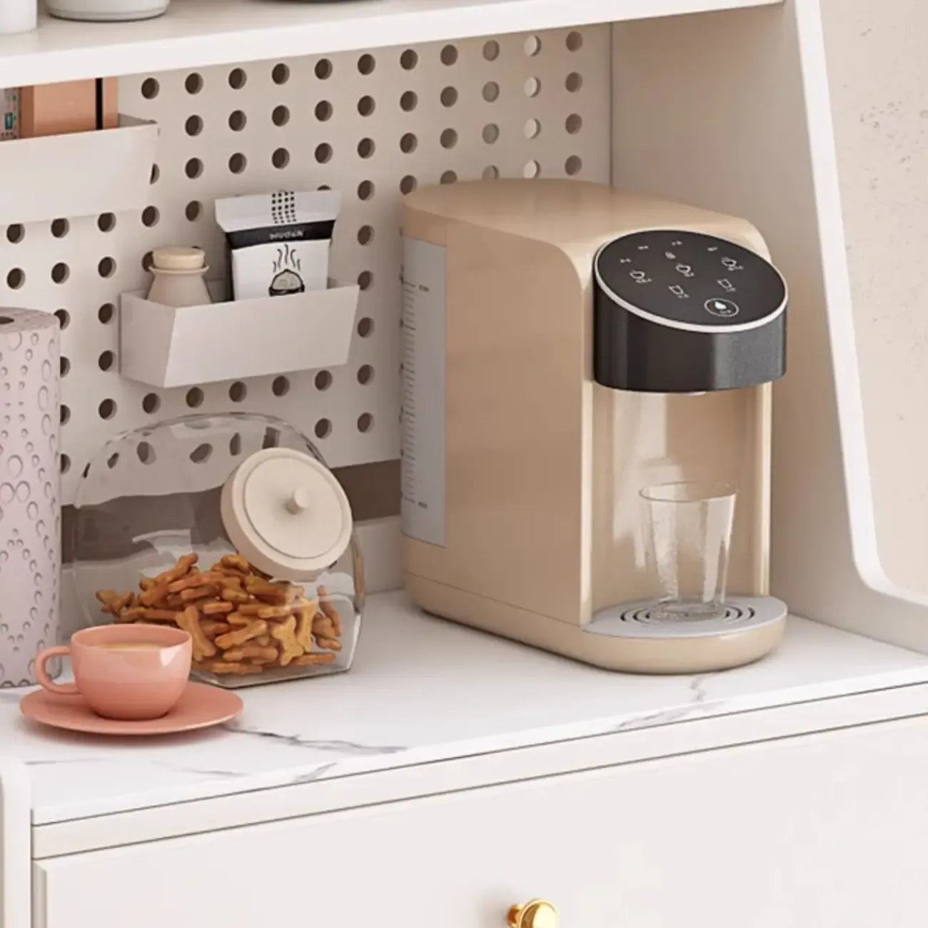 Buffet en bois avec comptoir en pierre blanche haute pour cuisine