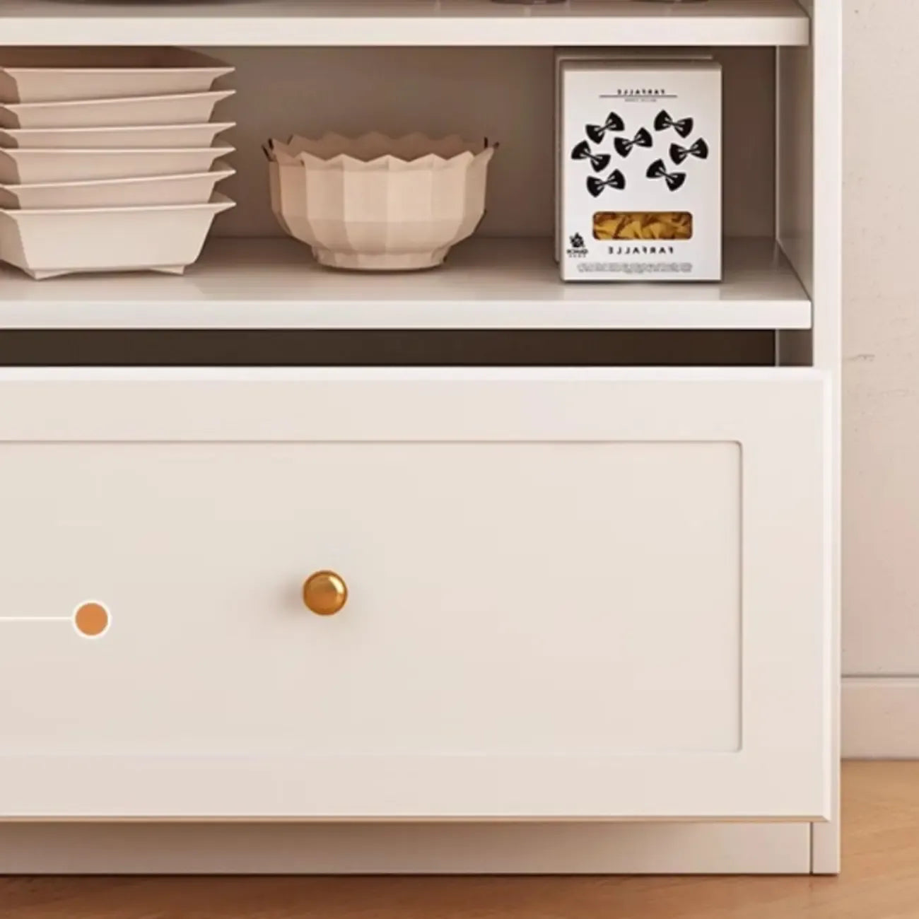 Buffet en bois avec comptoir en pierre blanche haute pour cuisine