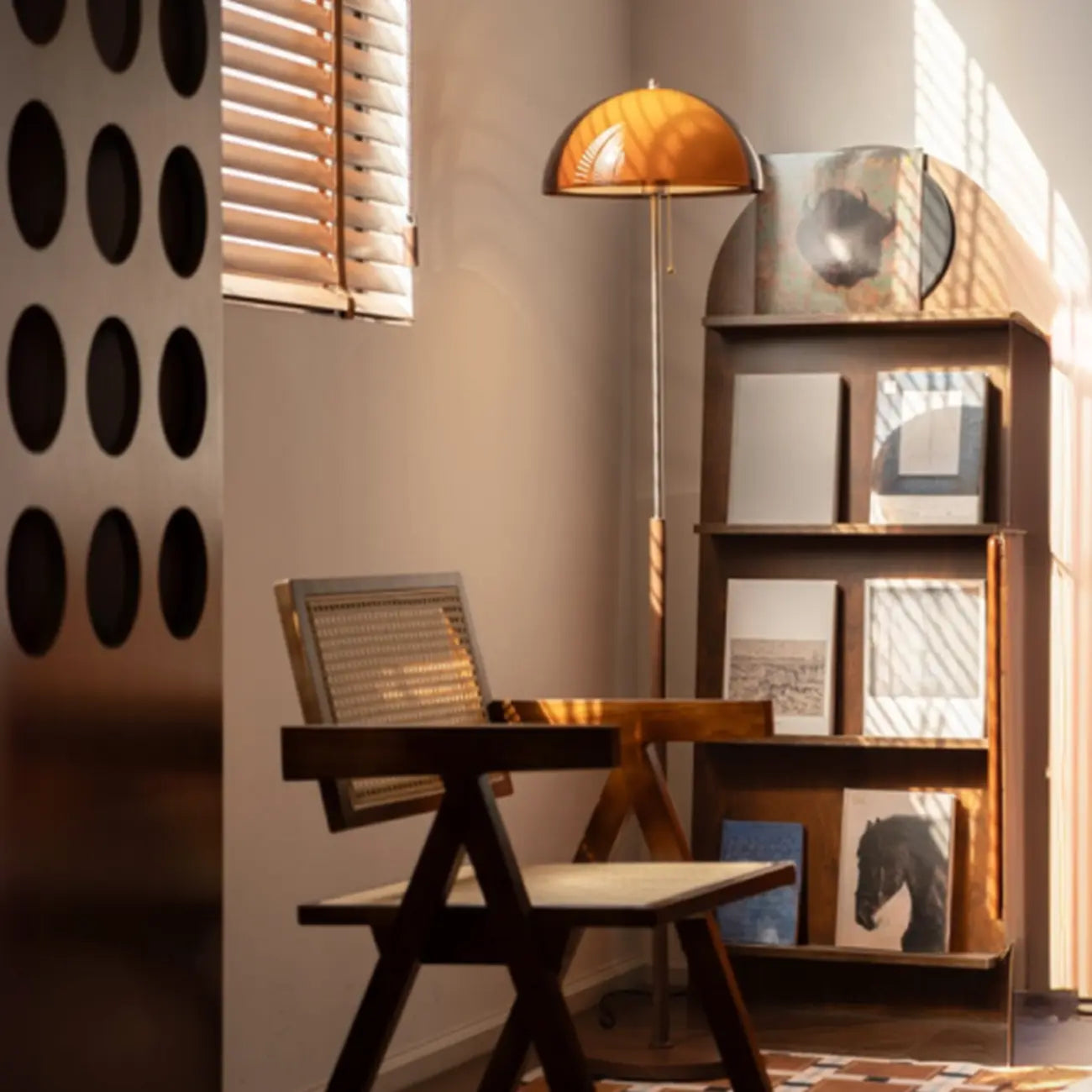 Lampadaire Art Déco à dôme orange en acrylique