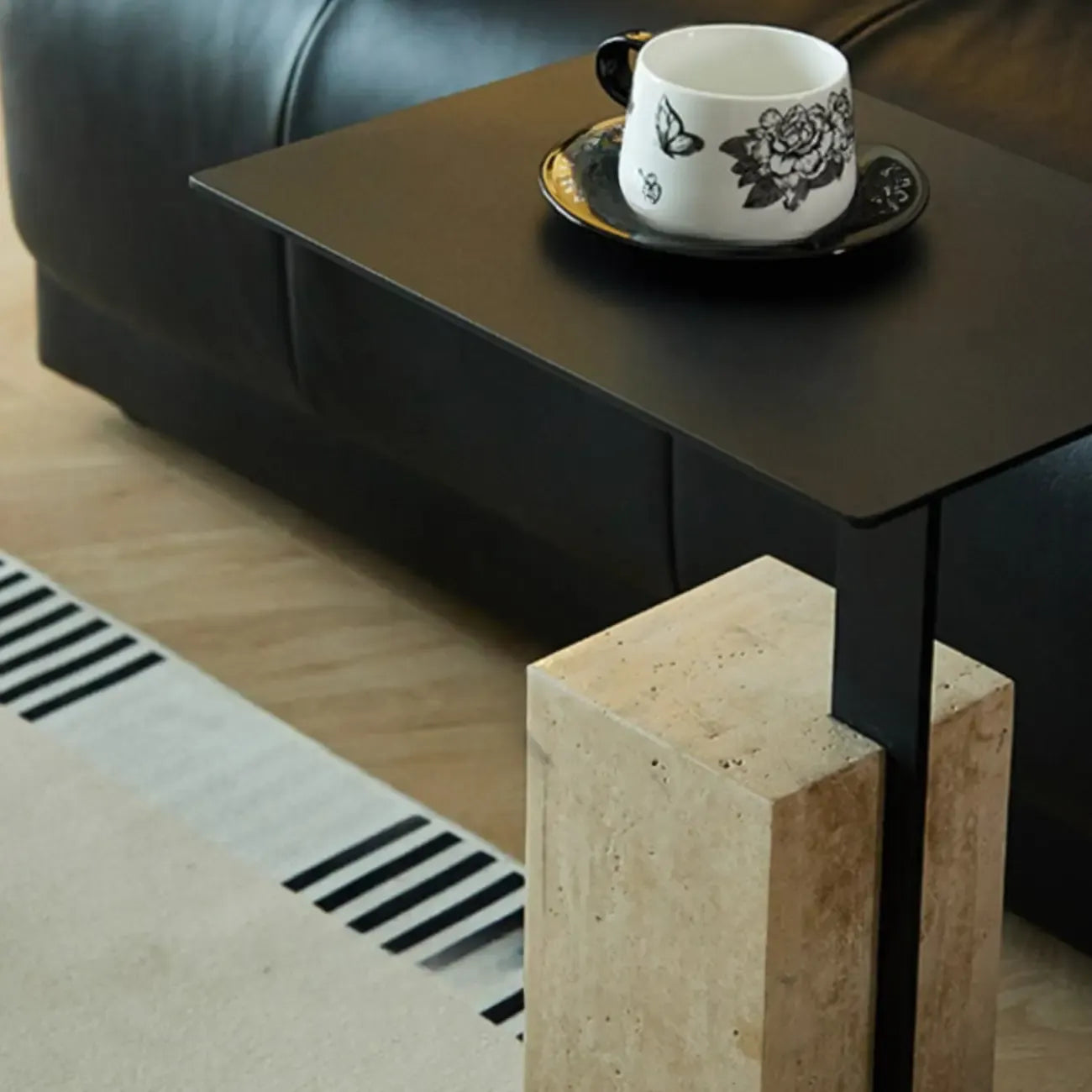 Table d'appoint carrée moderne en travertin et métal sur pied