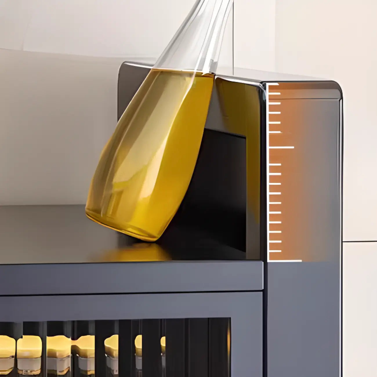 Buffet moderne et simple en métal avec portes relevables et plusieurs placards