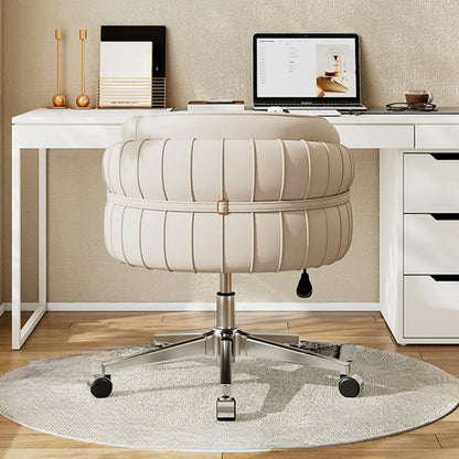 Chaise de bureau ergonomique moderne en cuir à dossier bas et roulettes