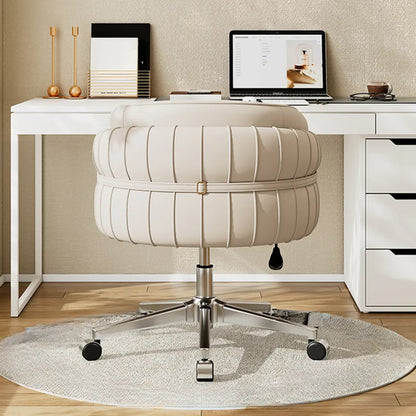Chaise de bureau ergonomique moderne en cuir à dossier bas et roulettes