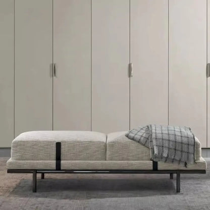Banc de chambre scandinave en métal gris rembourré