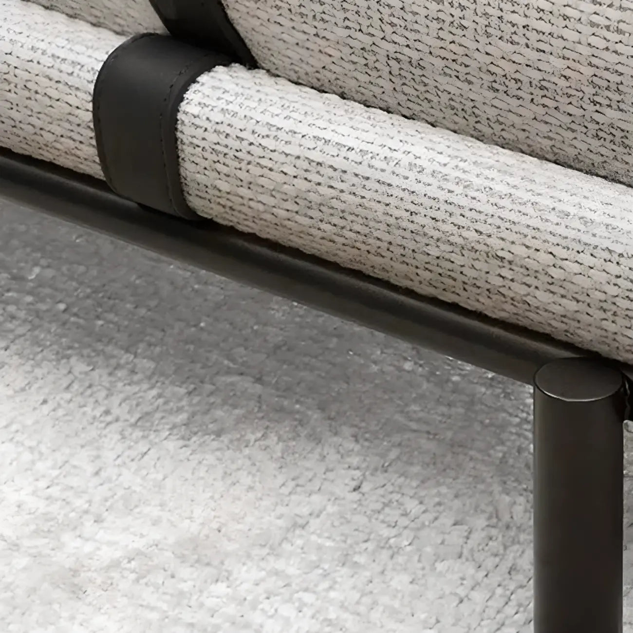 Banc de chambre scandinave en métal gris rembourré