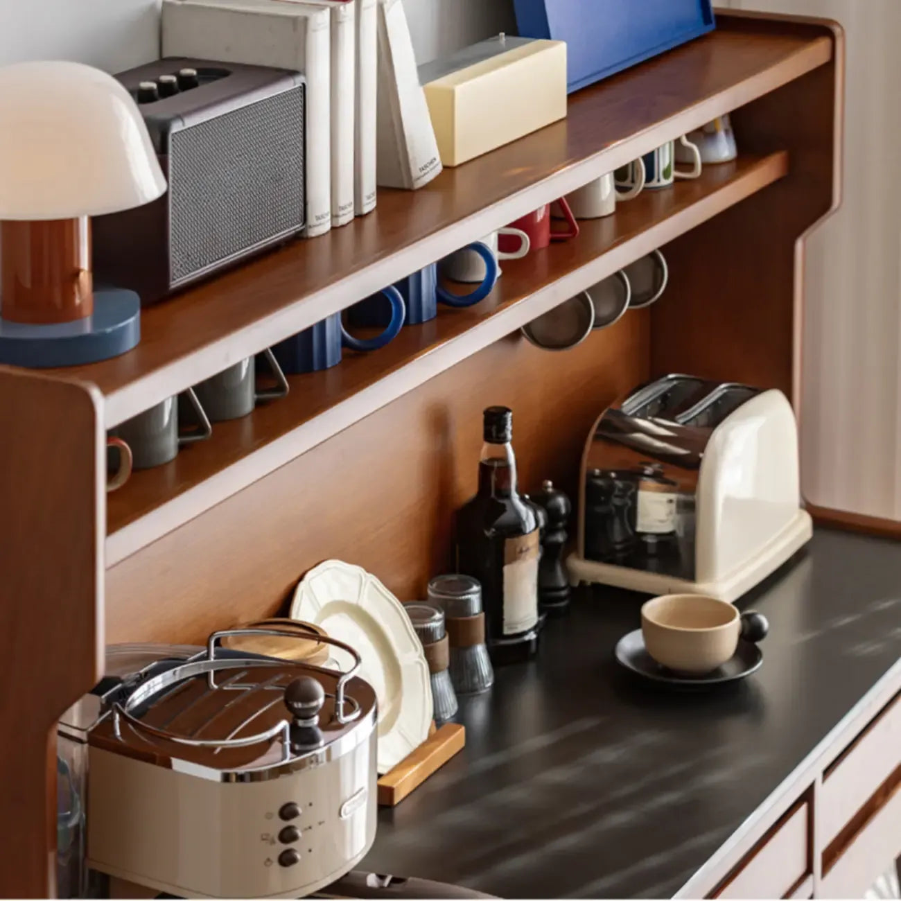 Buffet moderne en bois avec placards de rangement