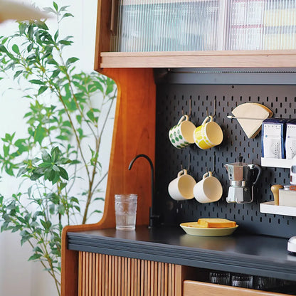 Buffet scandinave en merisier et pin avec rangements ouverts