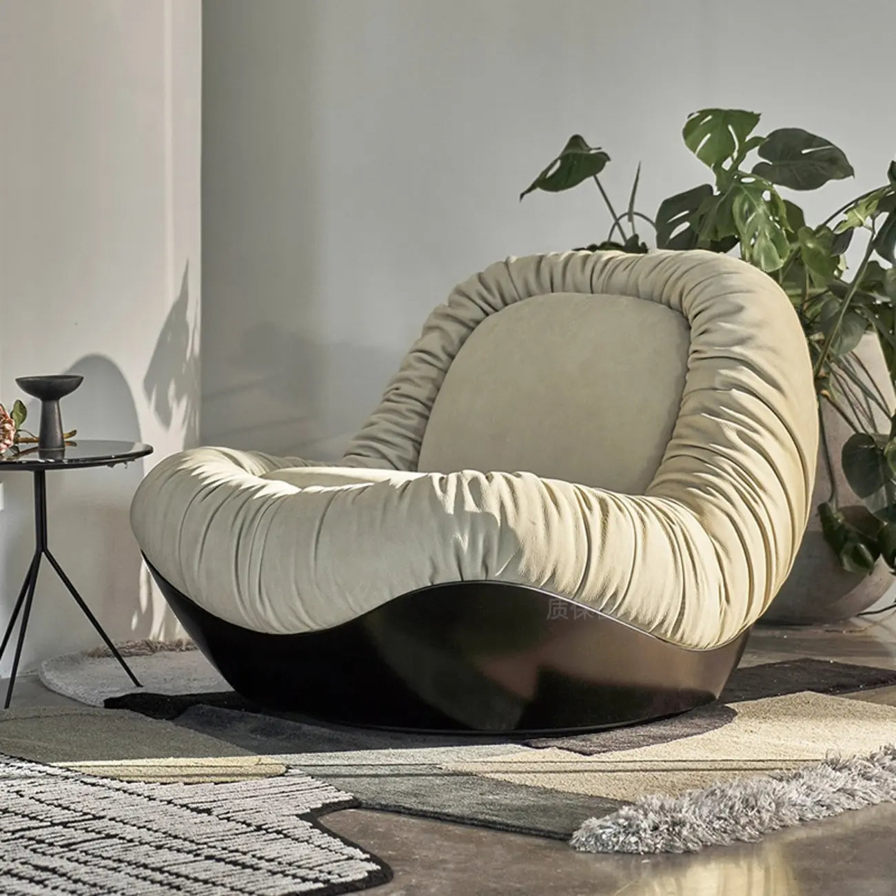 Chaise d'appoint contemporaine sans accoudoirs en similicuir