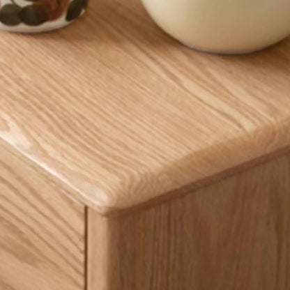 Table de chevet étroite et moderne en bois avec 3 tiroirs