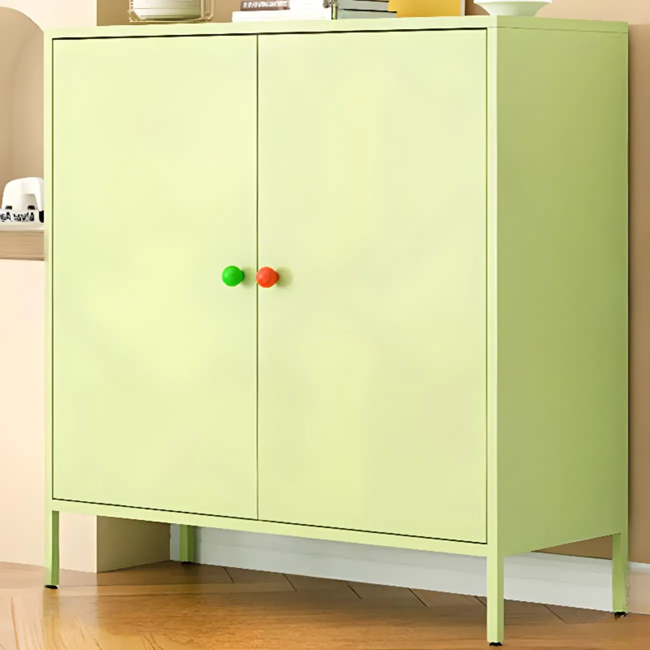 Buffet minimaliste moderne en métal avec comptoir étroit