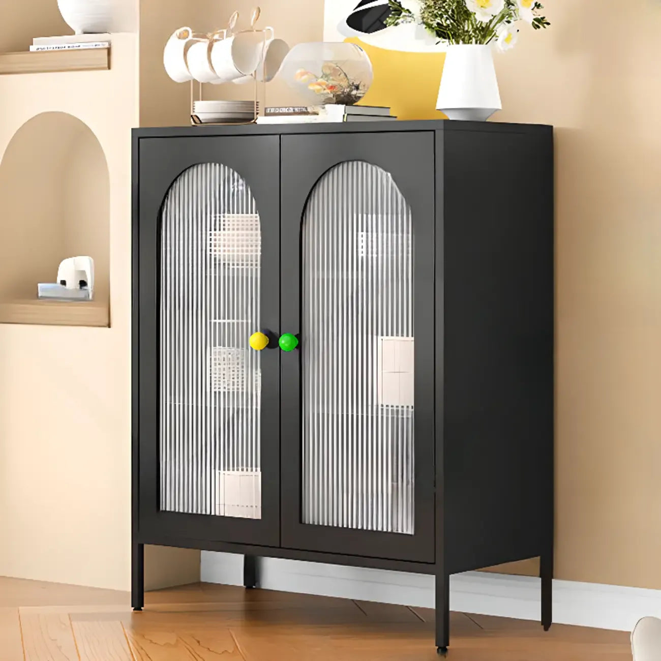 Buffet minimaliste moderne en métal avec comptoir étroit