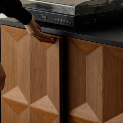 Armoire de rangement en bois de style moderne du milieu du siècle avec 4 portes