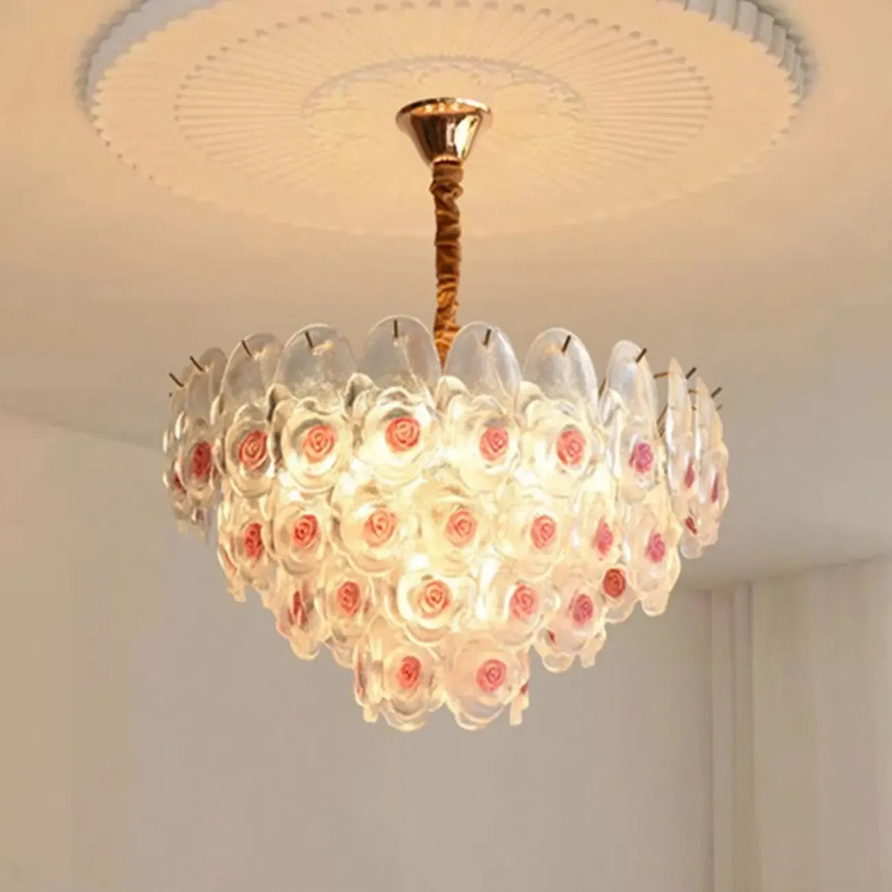 Lustre en cristal doré à motif floral