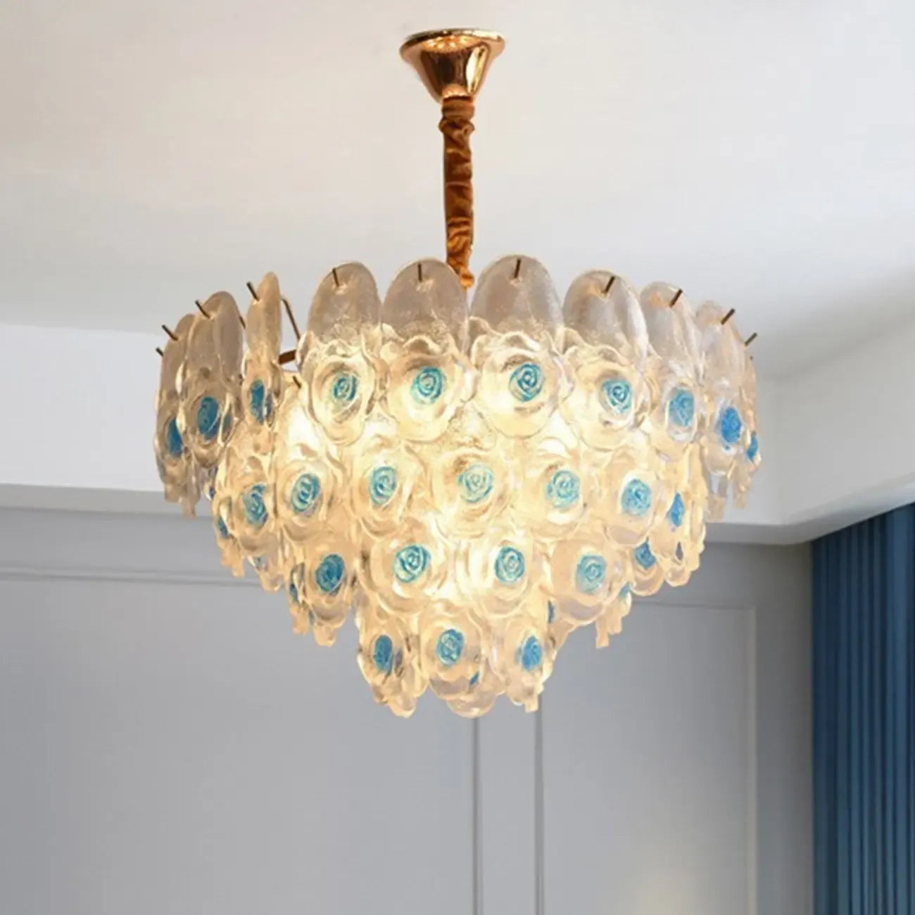 Lustre en cristal doré à motif floral