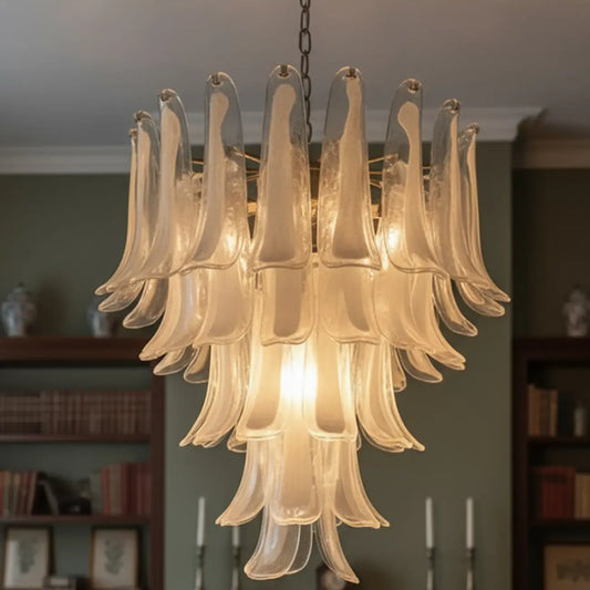 Lustre élégant en cristal doré à motif floral, verre et cristal.