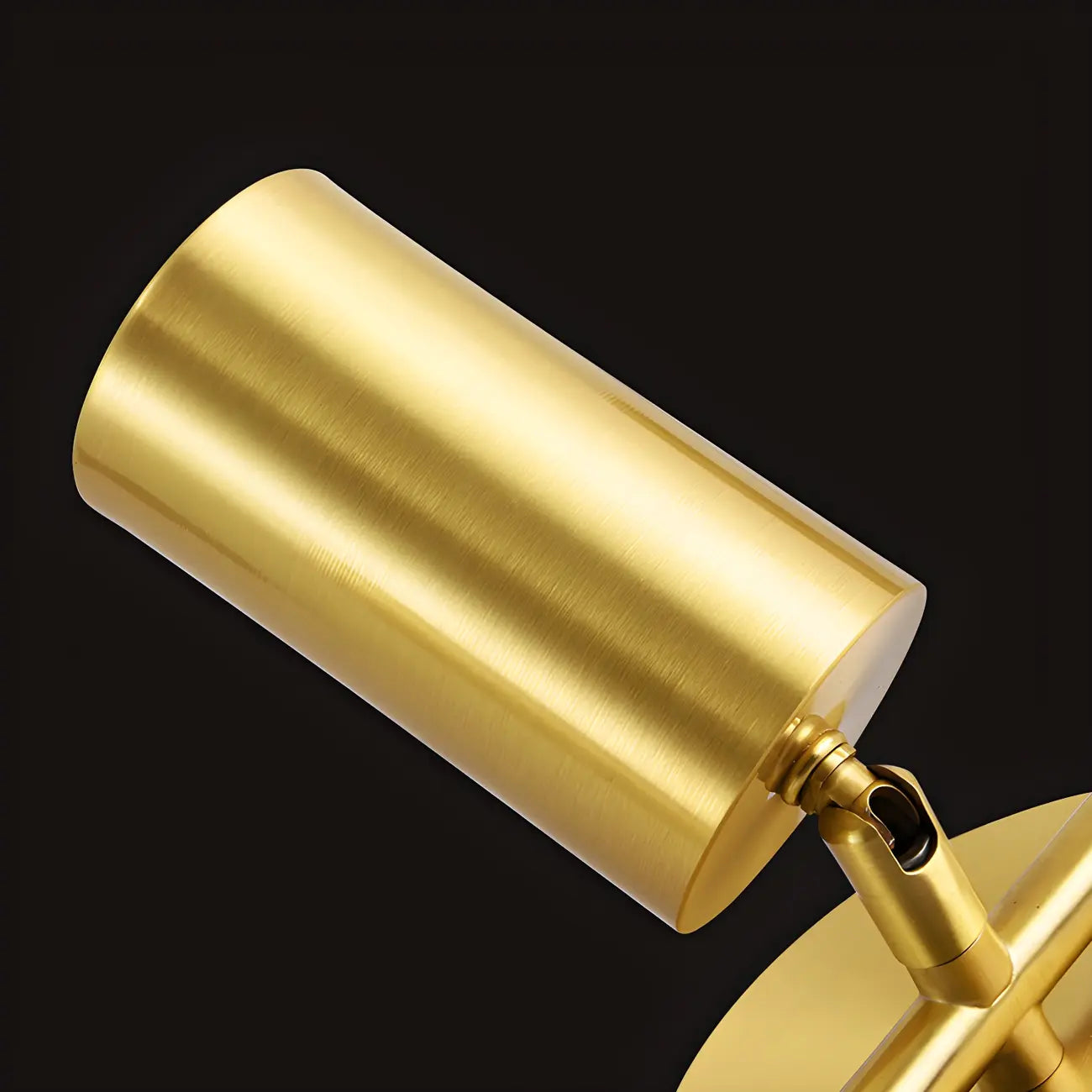 4 spots lumineux dorés sur rail avec têtes orientables