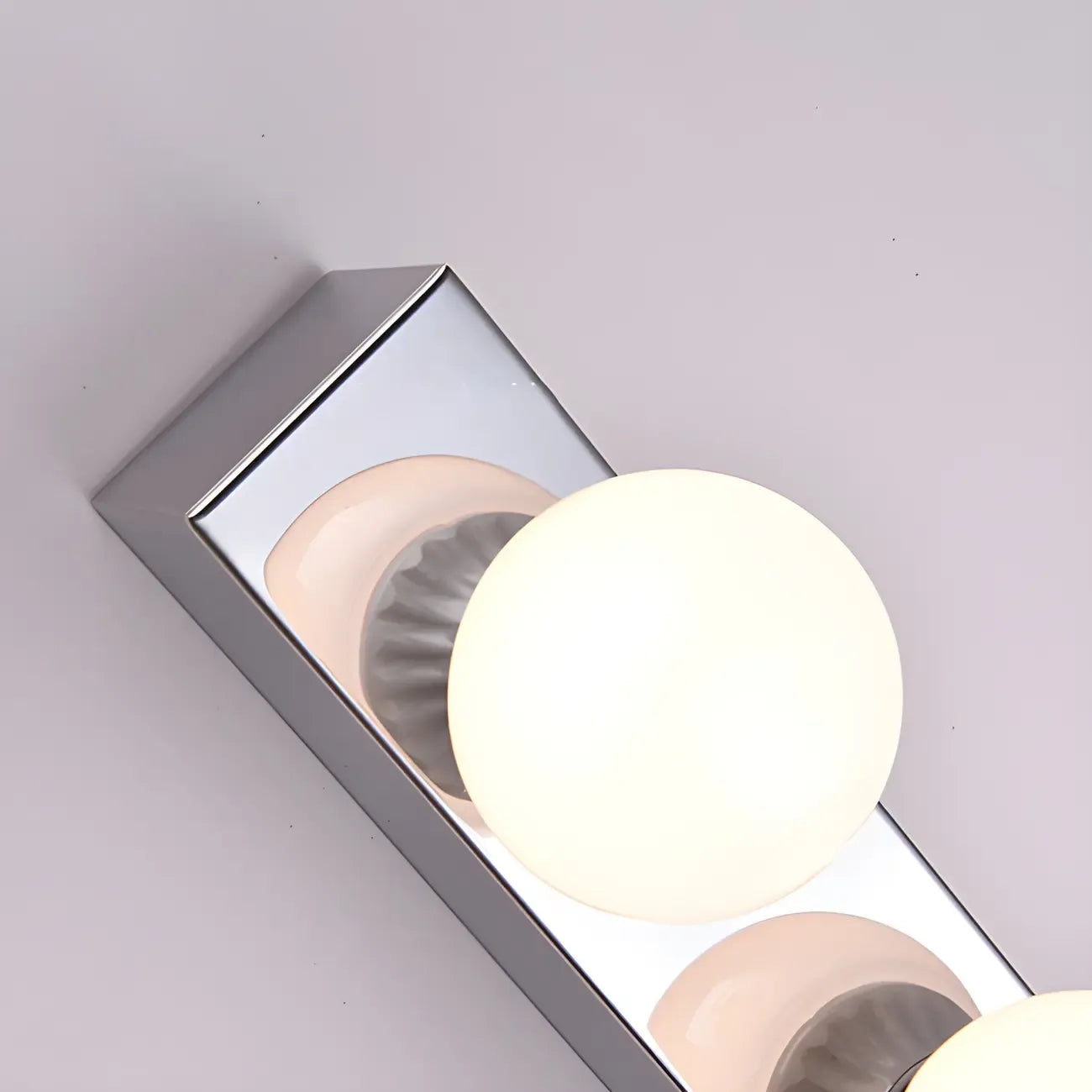 Applique murale moderne argentée à plusieurs ampoules pour salle de bain